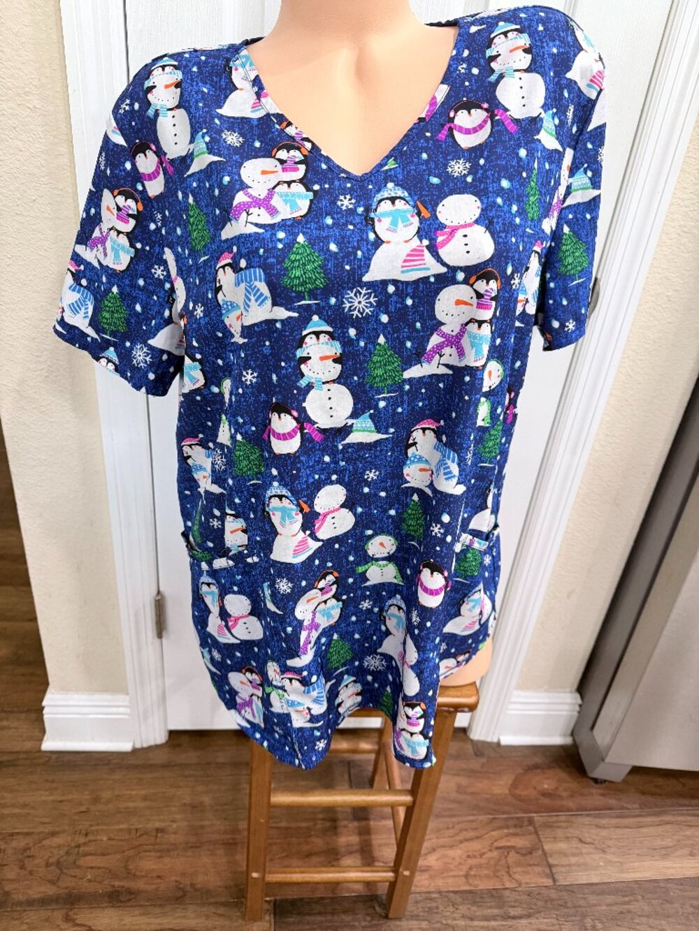 Scrubstar Penguin Playtime Holiday Scrub Top Snowman Christmas Blue Sz XL